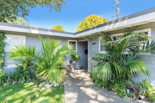 Building Photo - 2036 Center Rd