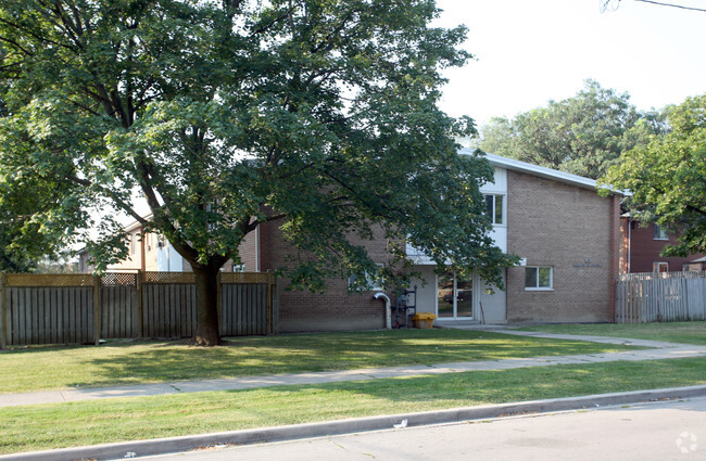Building Photo - 60-64 Henley Cres