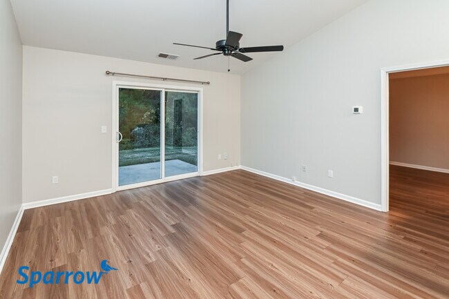 Foto del edificio - 5145 Burnaby Court