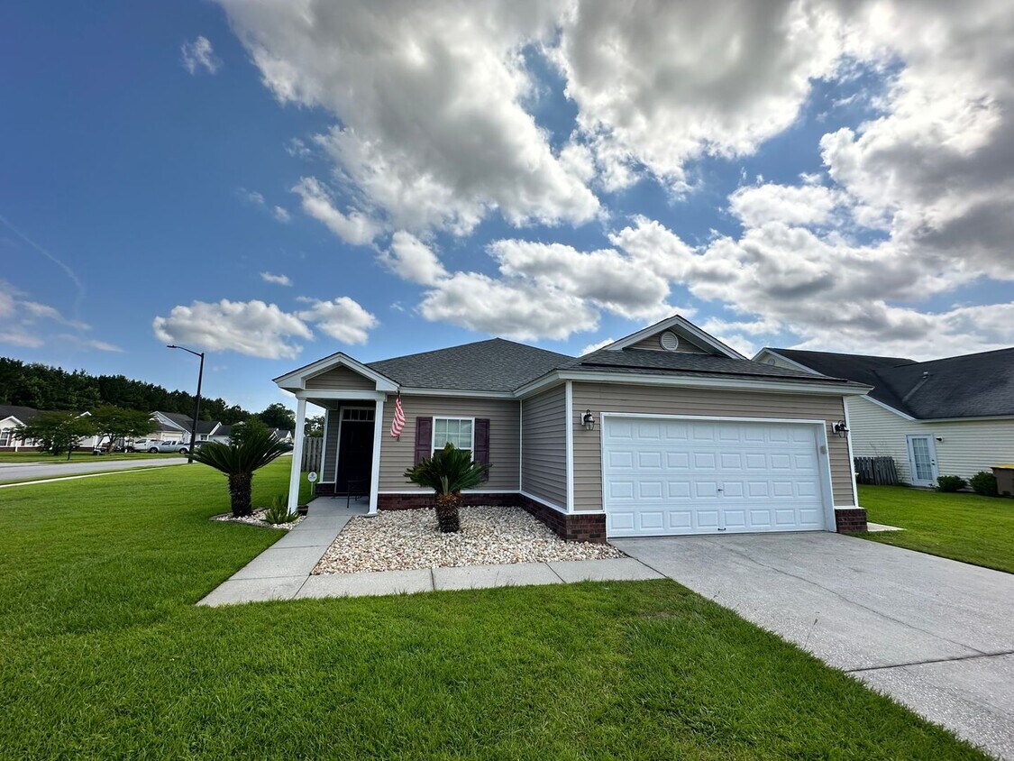 Primary Photo - 3 Bedroom 2 bath-fenced in yard