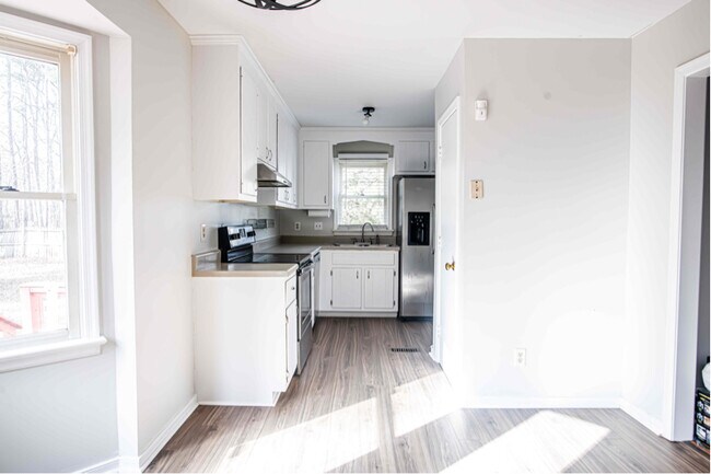 Foto del edificio - 5412 Holly Pines Dr