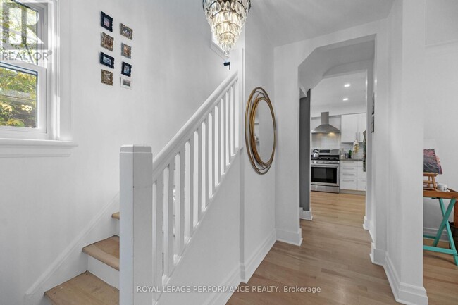 Building Photo - 81 Ivy Crescent
