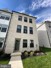 Building Photo - 7421 Calm Retreat Blvd