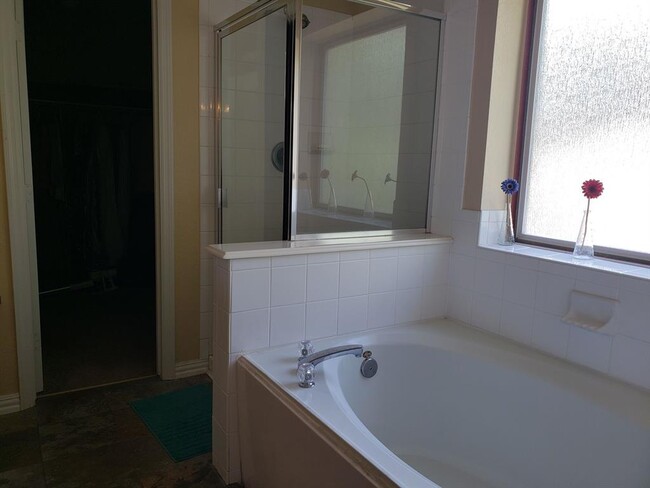 Building Photo - 110 Genesee Ridge Dr