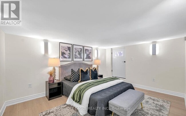 Photo du bâtiment - 244 Simcoe Rd