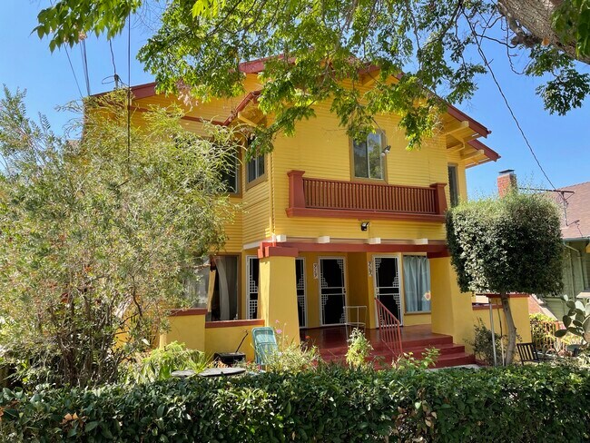 950 - 929 W Kensington Rd