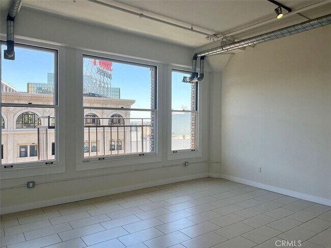 Foto del edificio - 939 S Broadway-