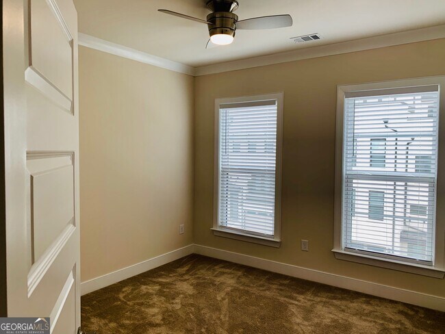 Foto del edificio - 883 Stone Crest Rd NE