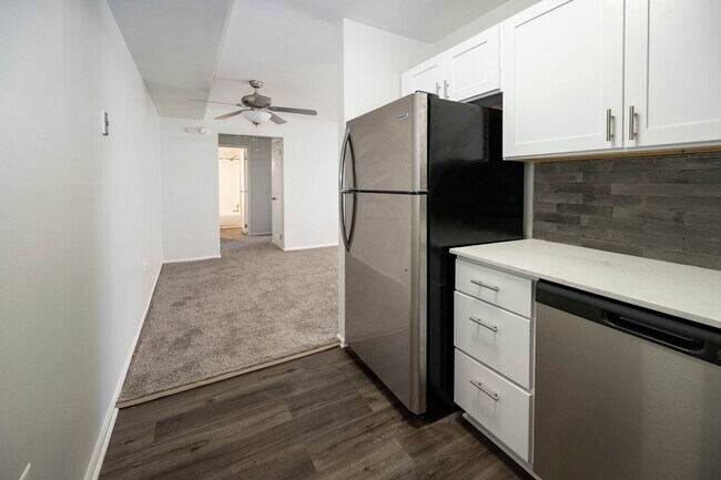 Foto del edificio - Tomlinson Court Apartments