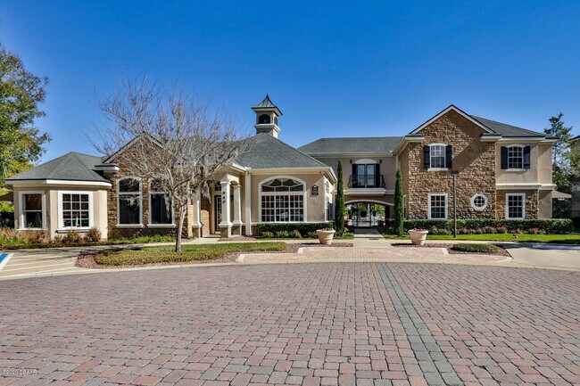 Building Photo - 940 Village Trail