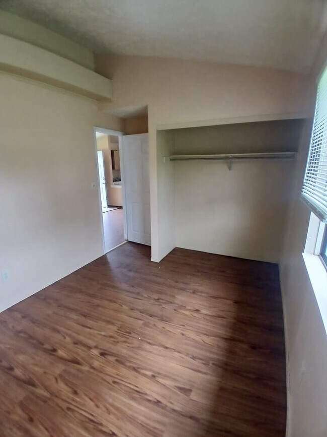 Foto del edificio - 1331-1333 Thurston St