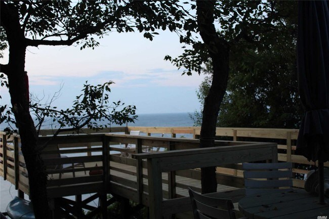 Foto del edificio - 18 Beach Hill Dr