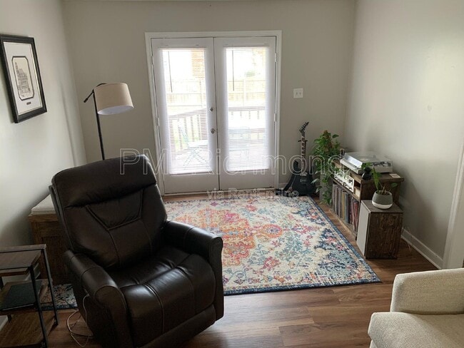 Foto del edificio - 1703 Danhurst Dr