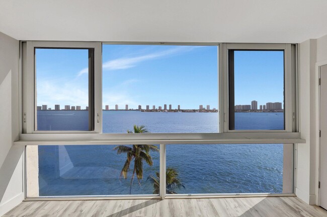 Building Photo - 301 Lake Shore Dr