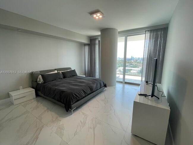 Building Photo - 10201 Collins Ave