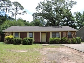Building Photo - 7705 Deborah Dr