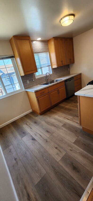 Foto principal - 845 Apgar St