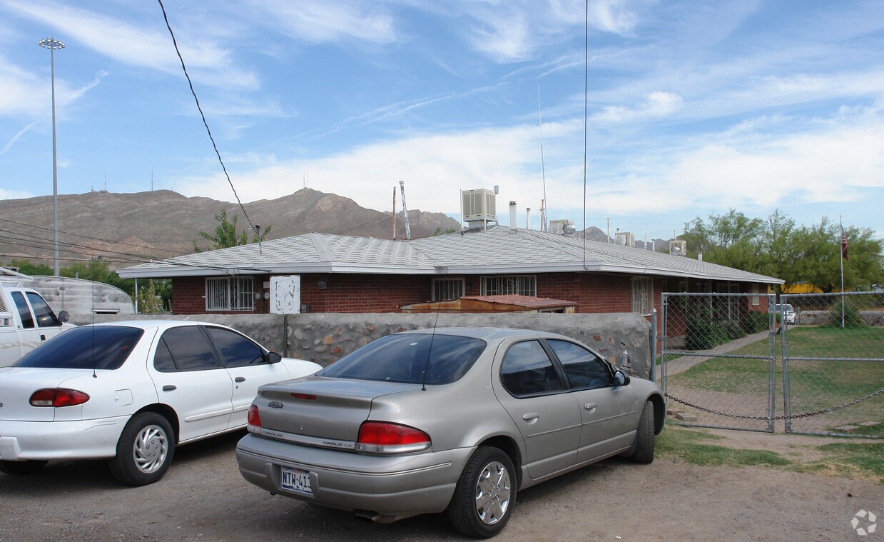 Building Photo - 3310 E Gateway Blvd