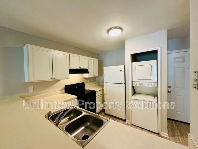 Building Photo - 211 Sunn Aire Ct