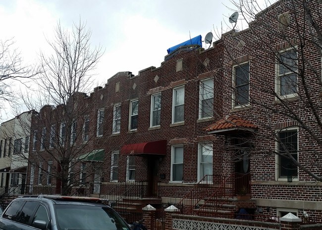 Building Photo - 203 31st St