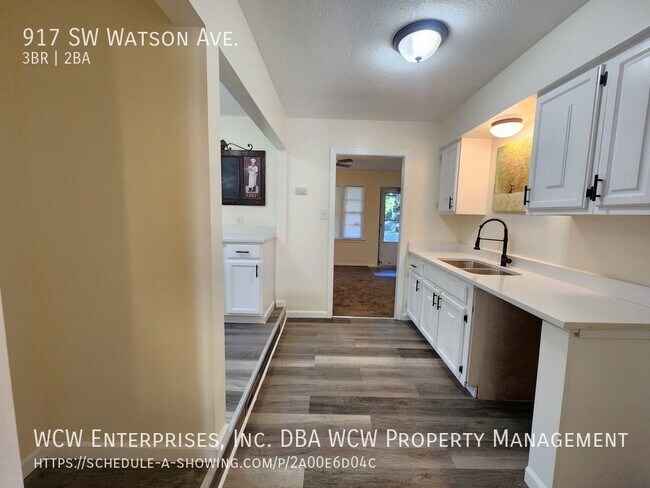Building Photo - 917 SW Watson Ave
