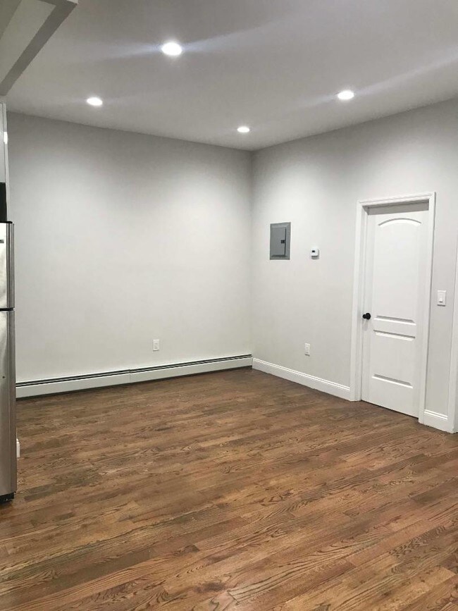 Building Photo - 1101 Dumont Ave