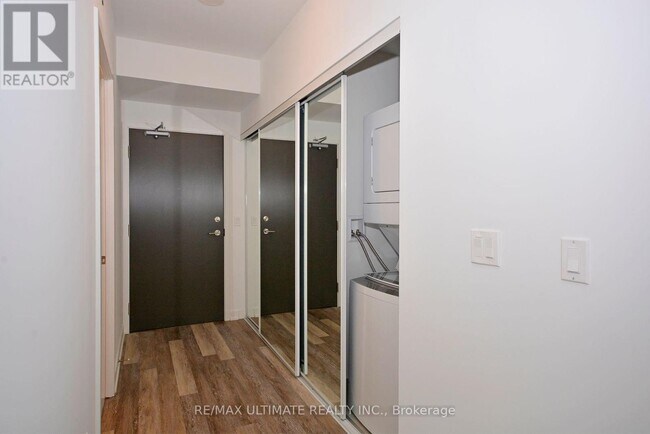 Photo du bâtiment - 5180 Yonge St