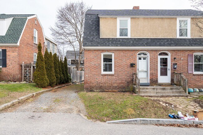 Building Photo - 206 Concord Way