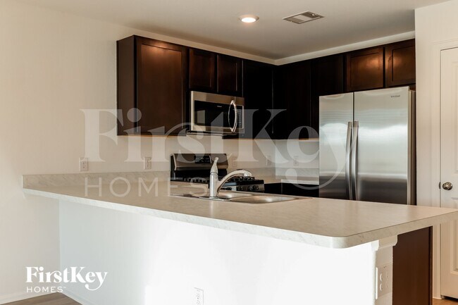 Foto del edificio - 437 Maple Bnd Ln