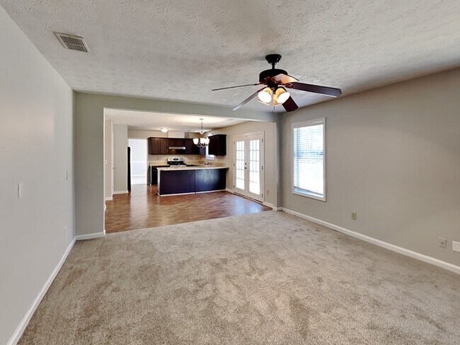 Foto del edificio - Beautiful 4 Bedroom Home!