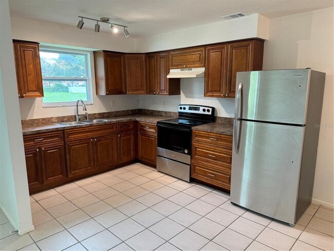 Building Photo - 3818 Valley Tree Dr