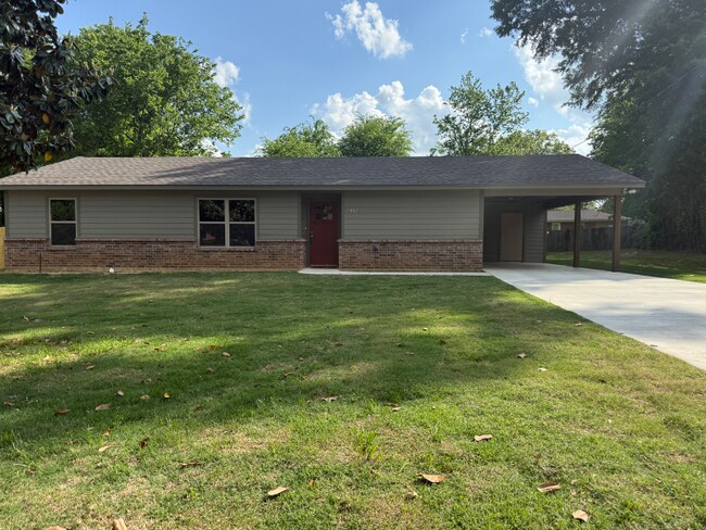 Foto del edificio - 1002 Glencrest Ln