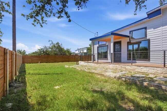 Foto del edificio - 17621 Stacey Ln