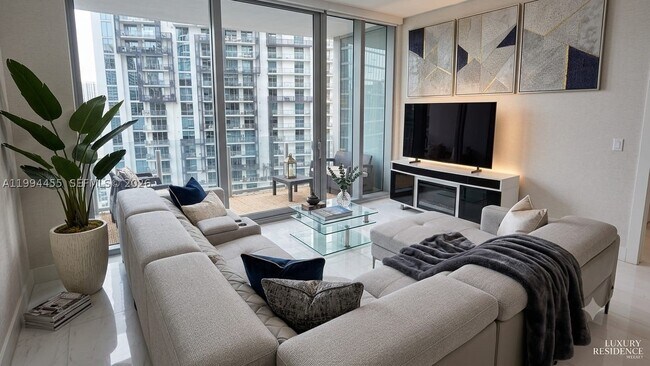 Foto del edificio - 300 Biscayne Blvd