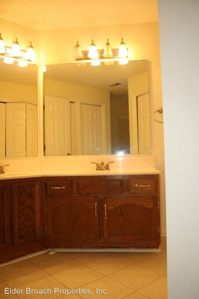 Foto del edificio - 2 br, 1 bath House - 6016-C Gray Gate Ln