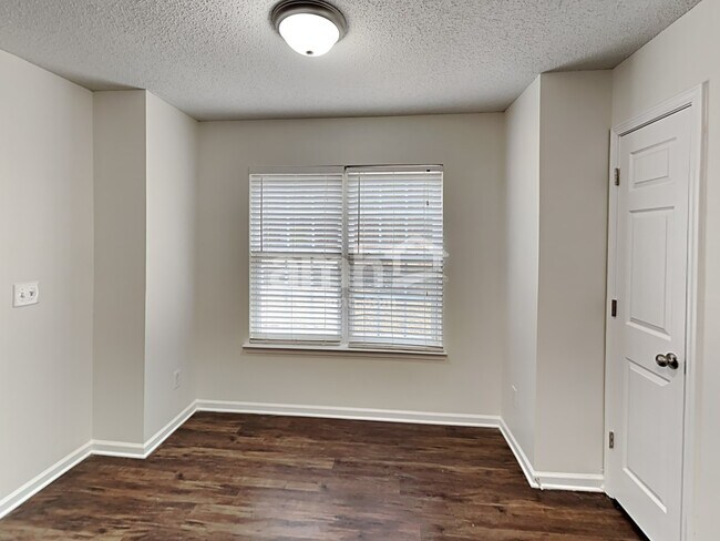 Foto del edificio - 10220 Seedling Ln