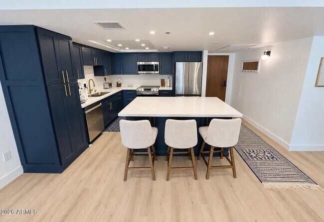 Foto del edificio - 7950 E Camelback Rd