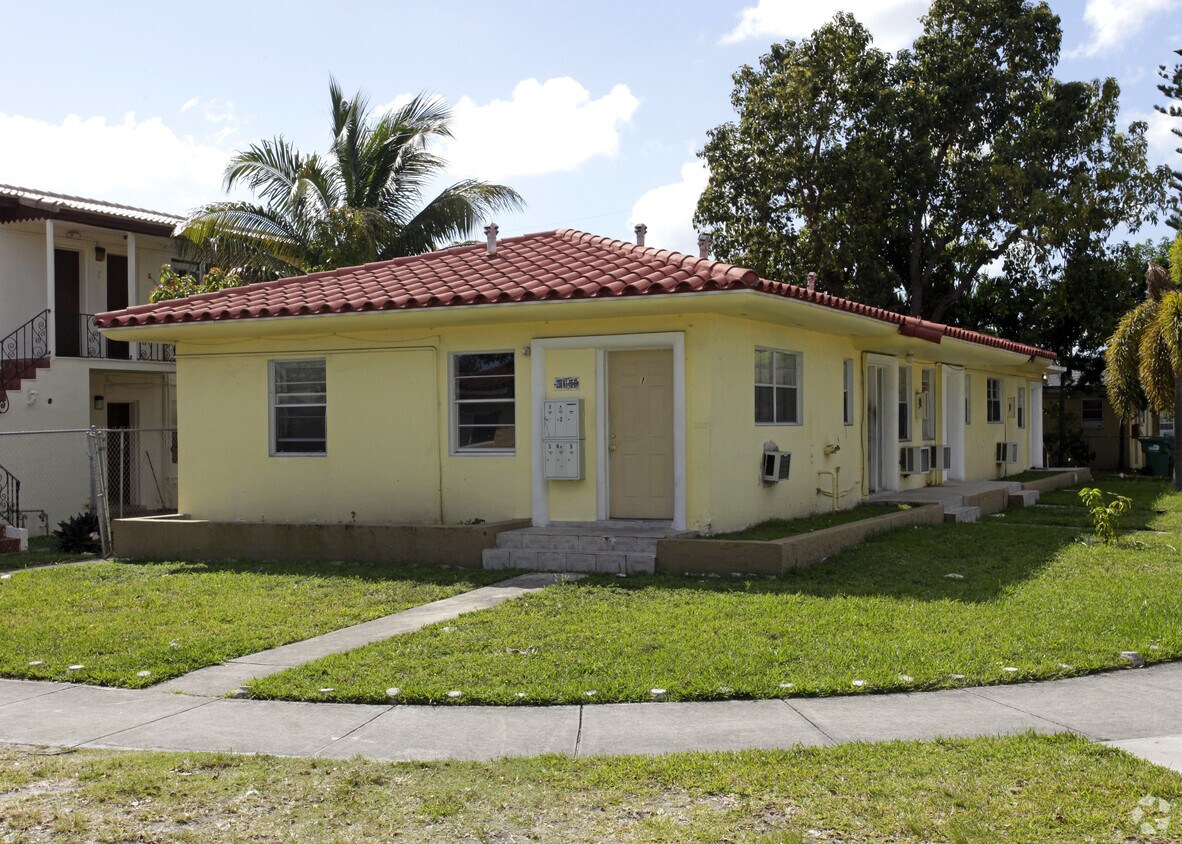 Building Photo - 1200 NE 110th St