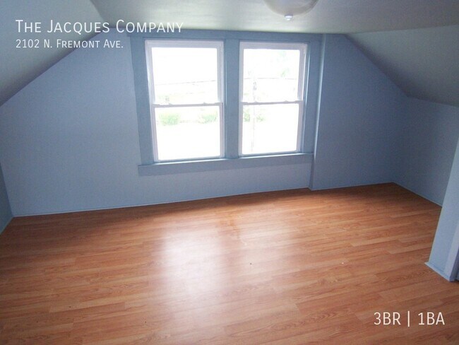 Building Photo - 3 Bedroom Home on Corner Lot