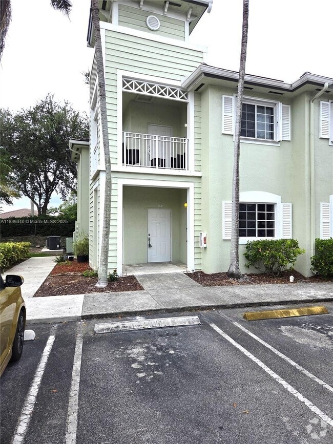 Building Photo - 2630 NE 3rd Dr