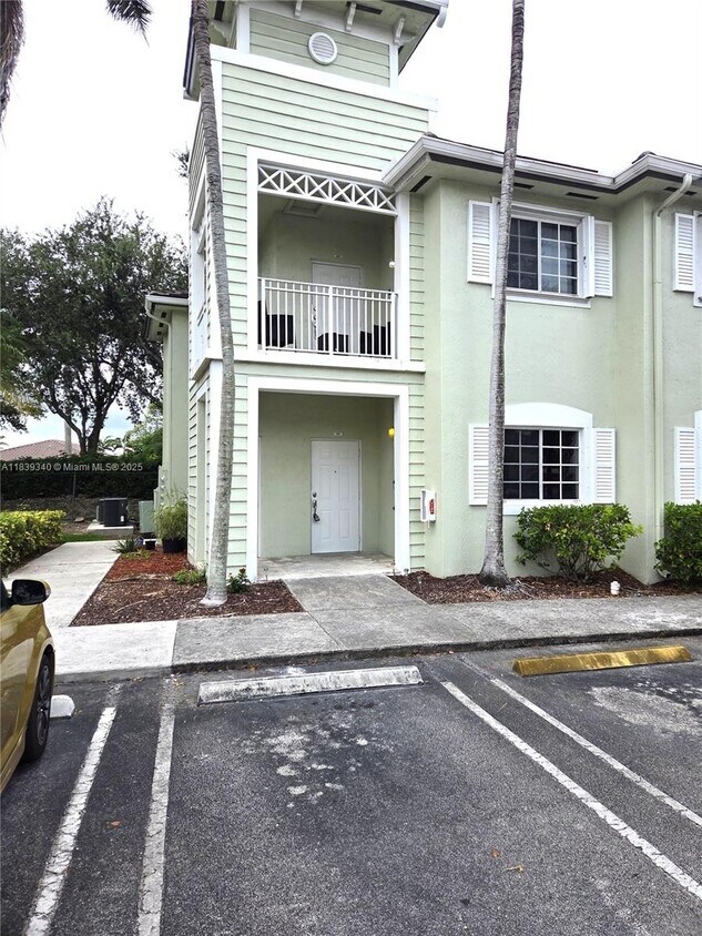 Foto principal - 2630 NE 3rd Dr