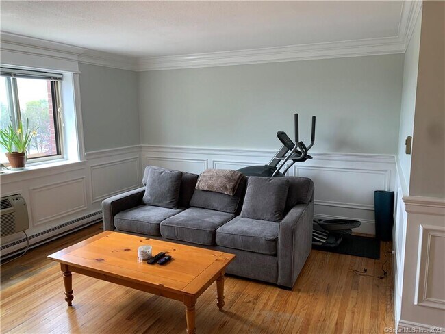 Foto del edificio - 1700 Broadbridge Ave
