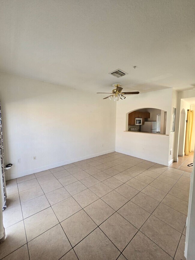 Foto del edificio - 7989 NW 8th St
