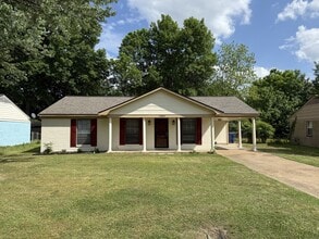 Building Photo - 2881 Normandy Dr