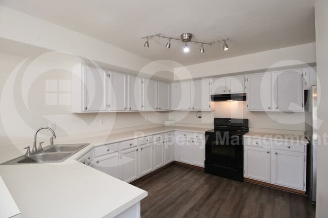 Building Photo - 509 S Sunrise Dr