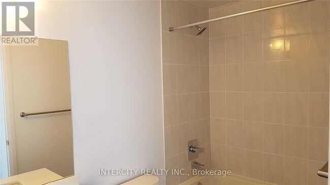 Photo du bâtiment - 7890 Bathurst St