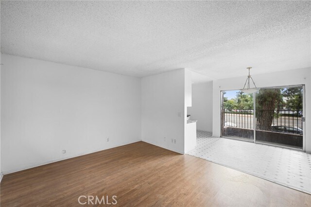 Foto del edificio - 17931 Devonshire St