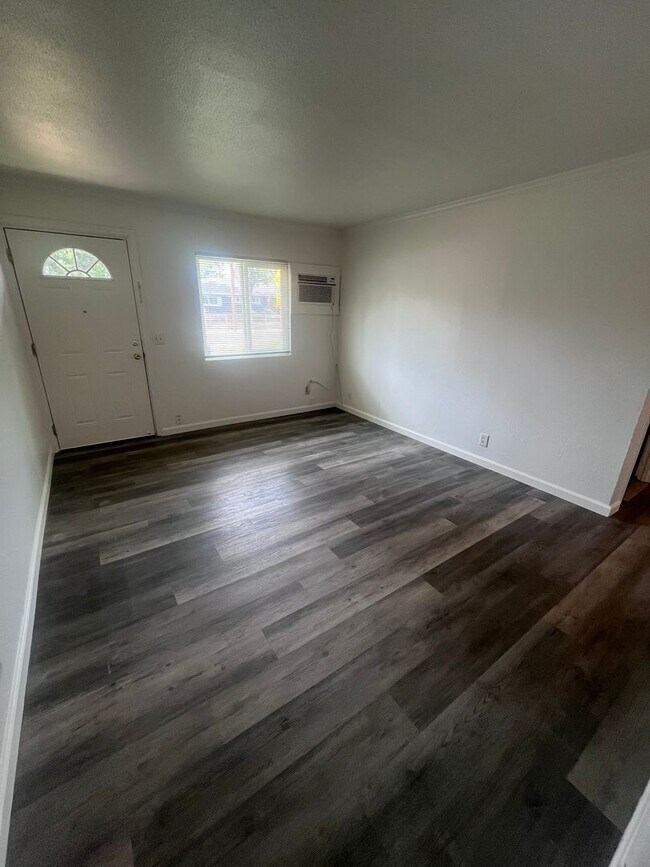 Foto del edificio - 5128 Robertson Ave