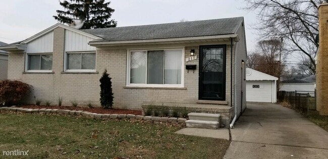 Foto del edificio - 3 br, 1 bath House - 211 Belton St