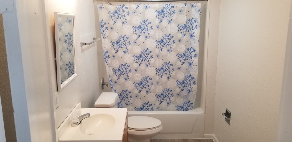 Foto principal - 413 Crescent St
